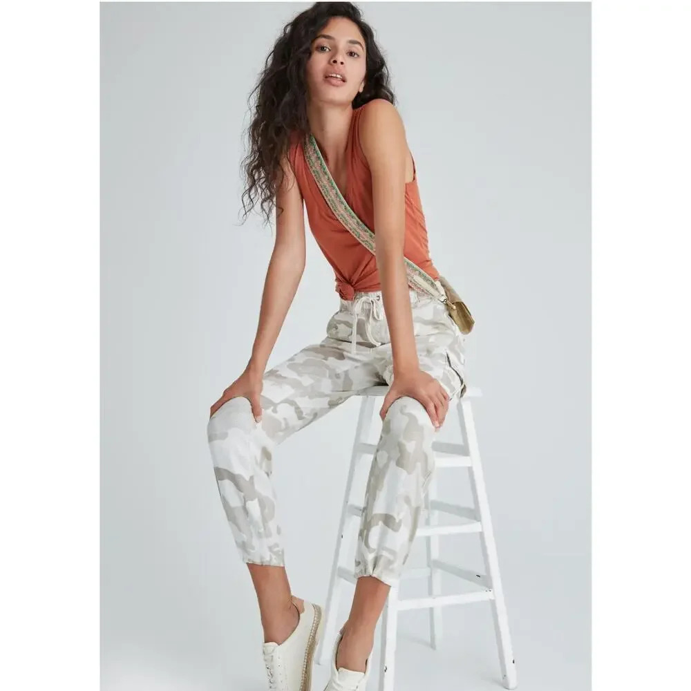 Anthropologie Sanctuary Women's Small High-Rise Camo Cargo Joggers‎